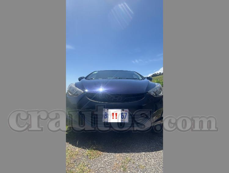 Hyundai ELANTRA 2012