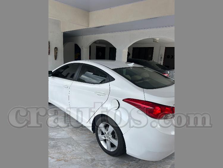 Hyundai ELANTRA 2013