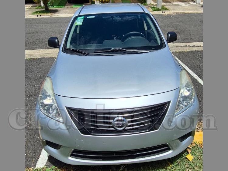 Nissan VERSA 2012