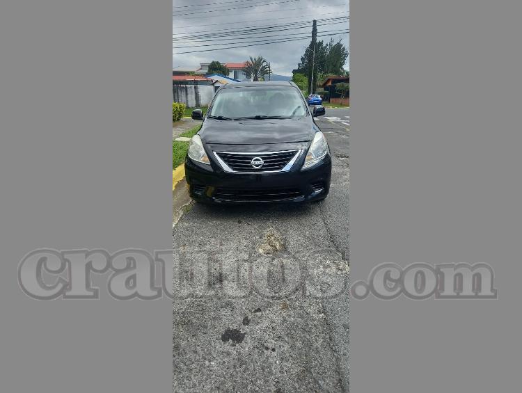 Nissan VERSA SV 2014