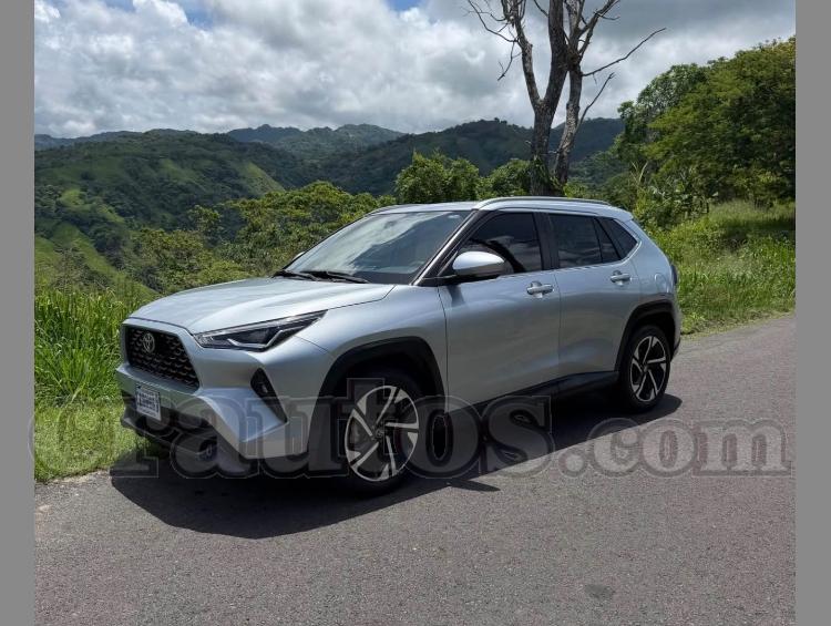 Toyota YARIS CROSS 2024