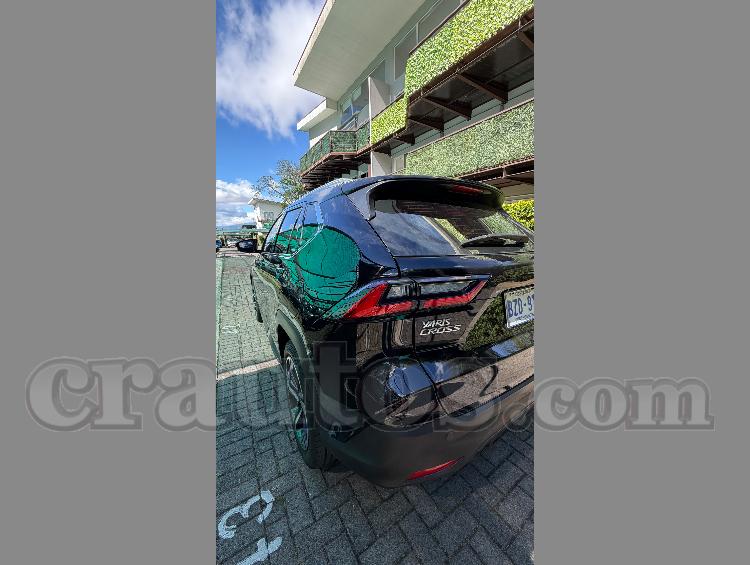 Toyota YARIS CROSS 2024
