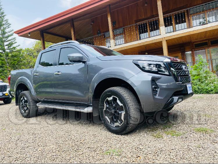 Nissan FRONTIER 2025
