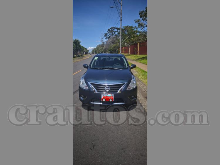 Nissan VERSA 2015