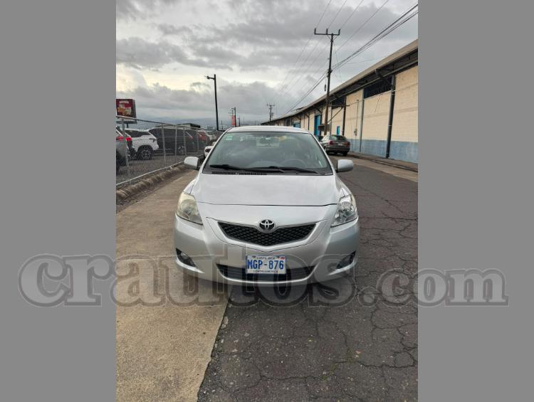 Toyota YARIS 2013
