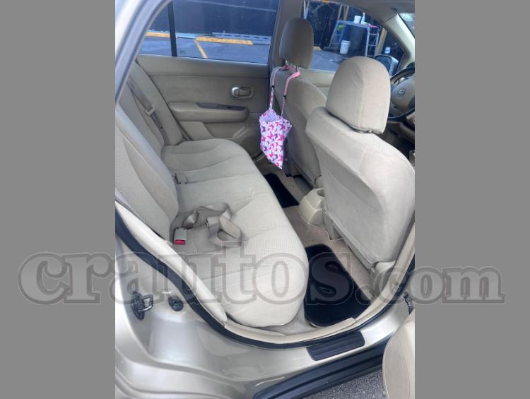 Nissan TIIDA 2011