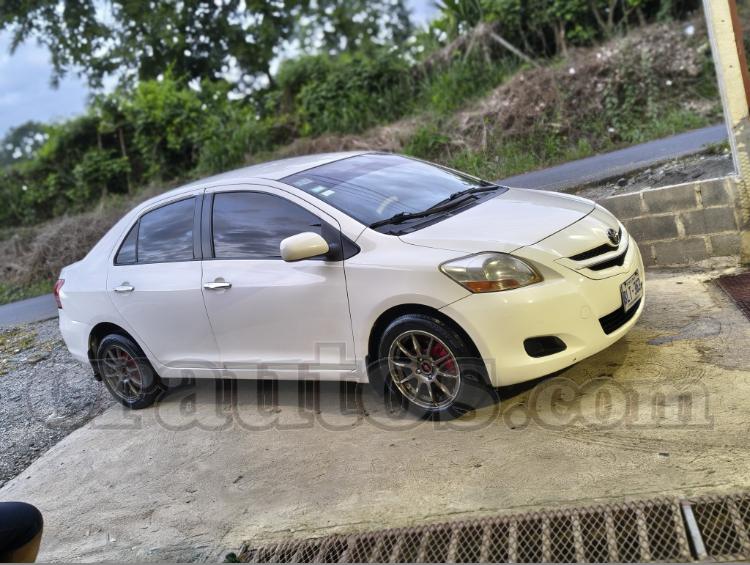 Toyota YARIS 2010