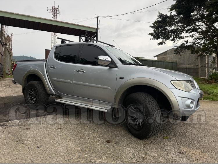 Mitsubishi L200 2011