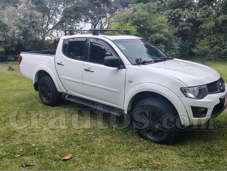 Mitsubishi L200 2011