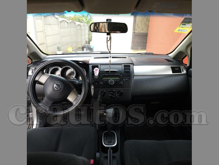 Nissan TIIDA 2011