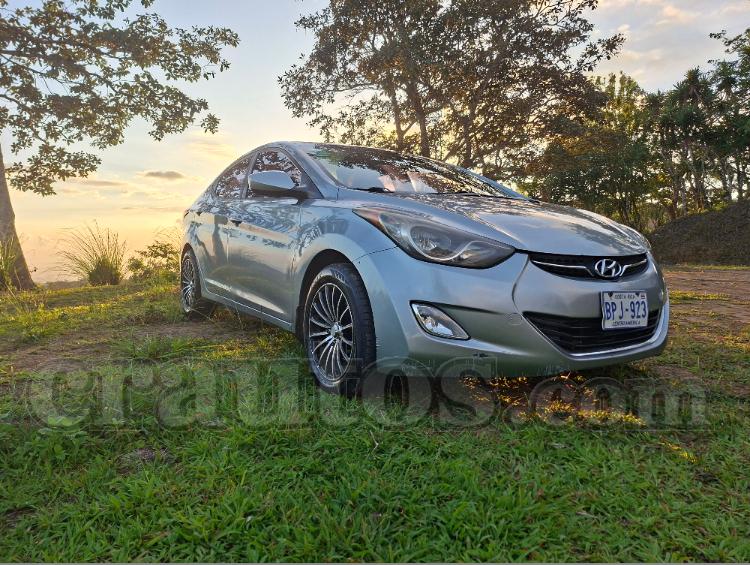 Hyundai ELANTRA 2012