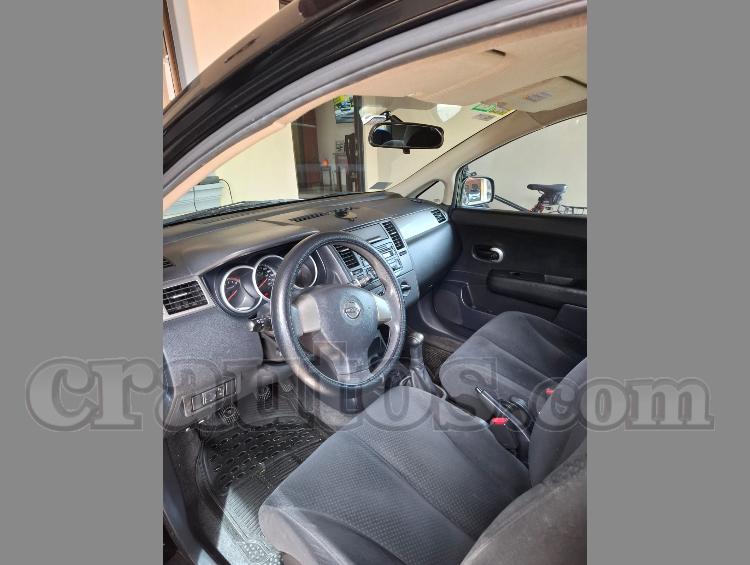 Nissan TIIDA 2011
