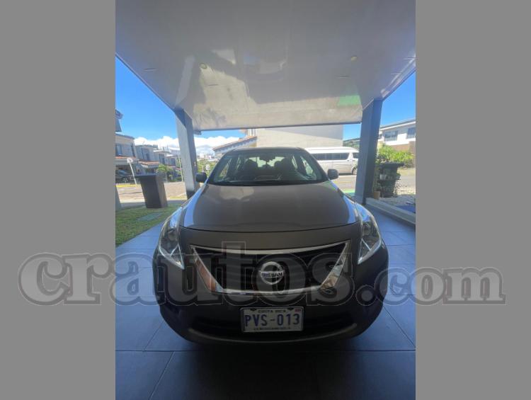 Nissan VERSA 2014