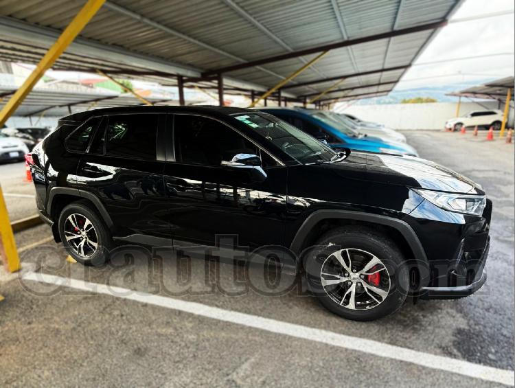 Toyota RAV4 LE 2020