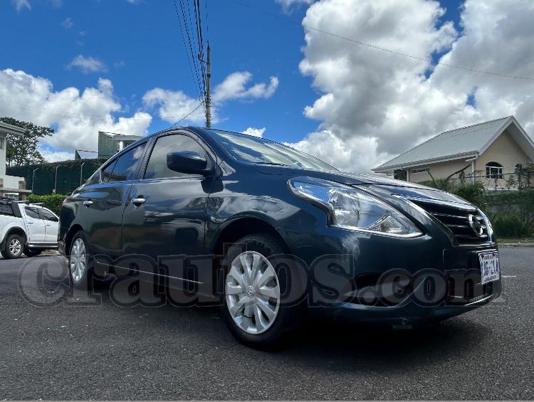 Nissan VERSA 2017