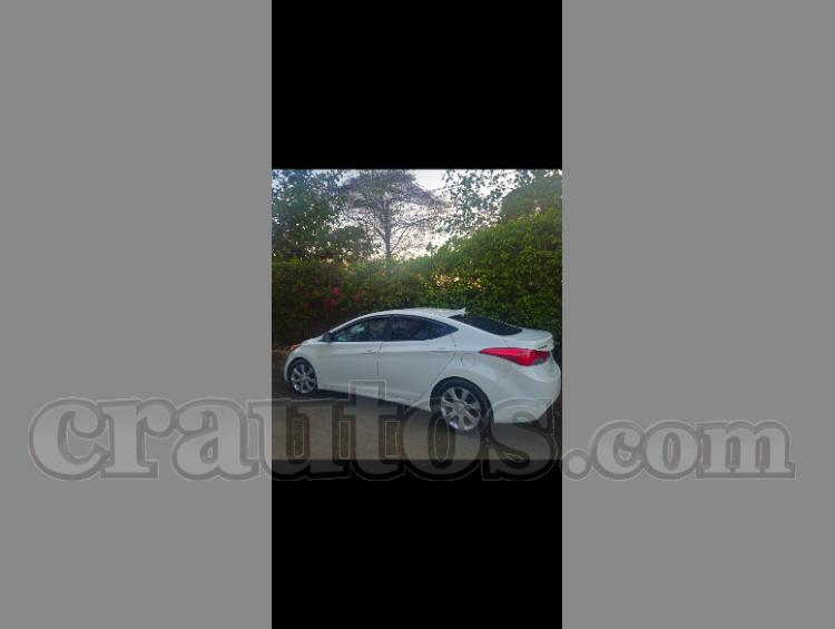 Hyundai ELANTRA 2013