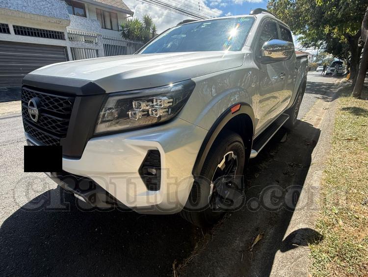 Nissan FRONTIER NP300 2025