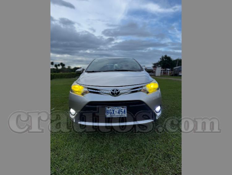 Toyota YARIS 2015
