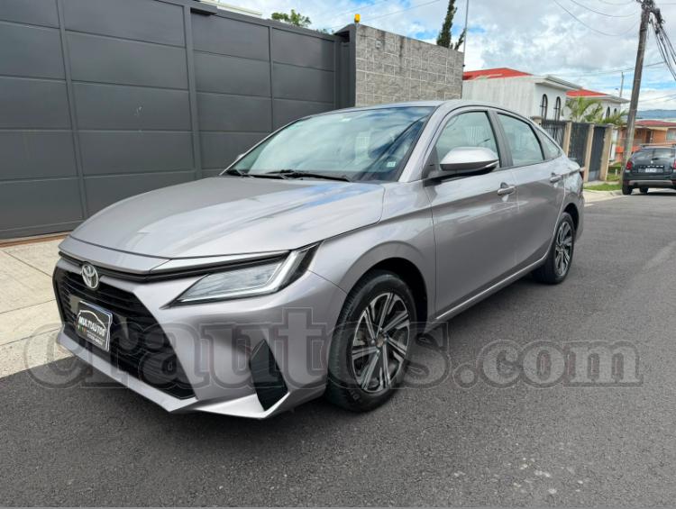 Toyota YARIS E 2024