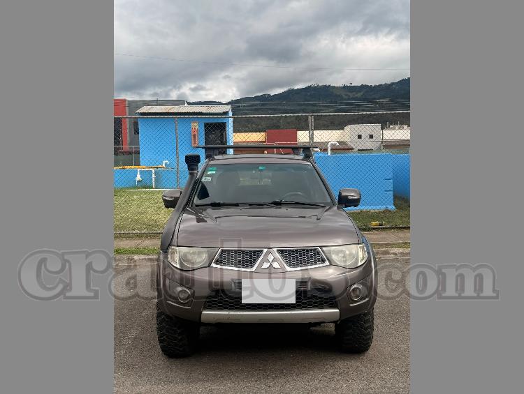 Mitsubishi L200 2011