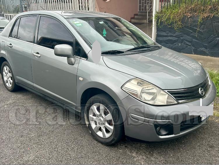 Nissan TIIDA 2010