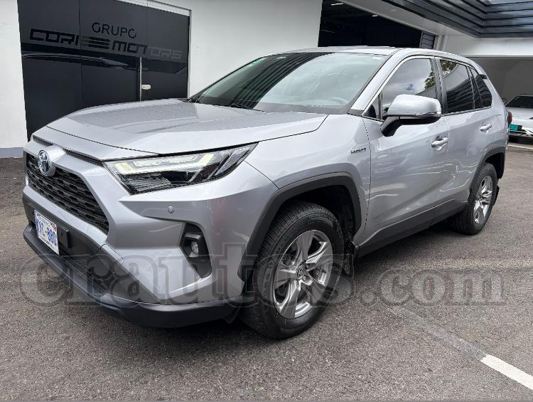 Toyota RAV4 XLE 2024