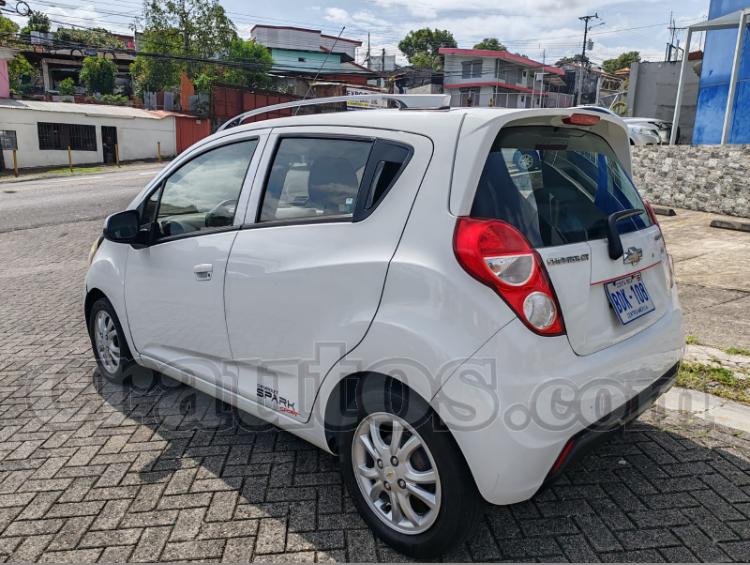 Chevrolet SPARK LS 2013