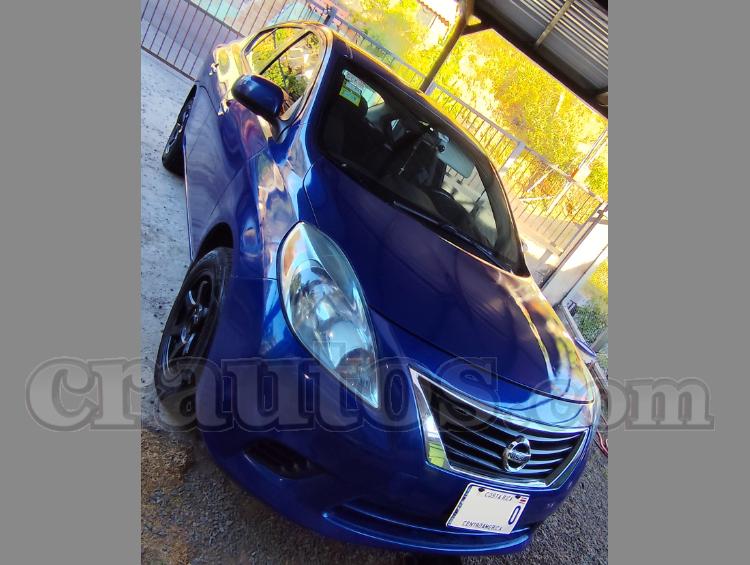 Nissan VERSA SV 2014
