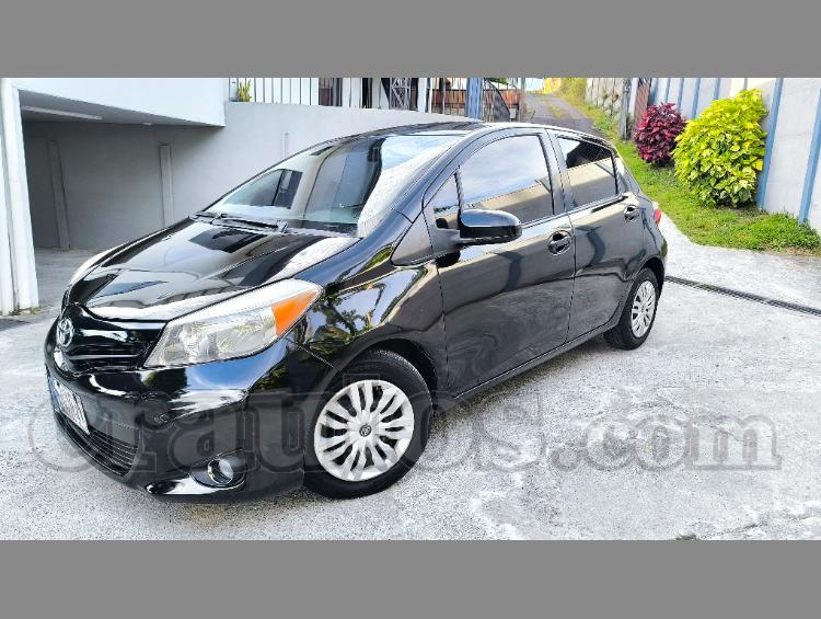 Toyota YARIS LE 2013