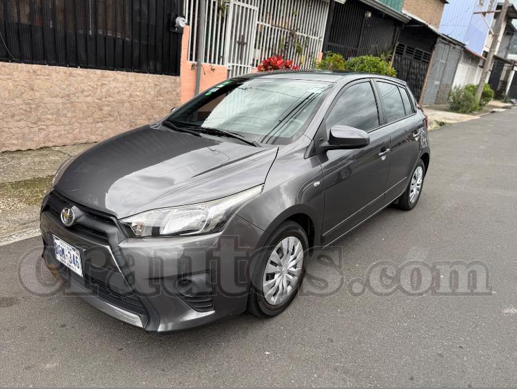 Toyota YARIS 2015