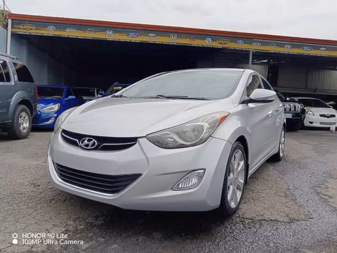 Hyundai Elantra 2012
